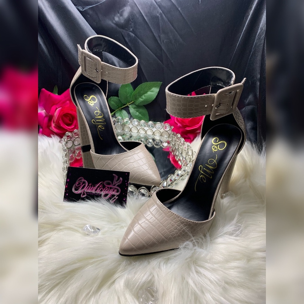 Nivea- Taupe Ankle Strap Pumps